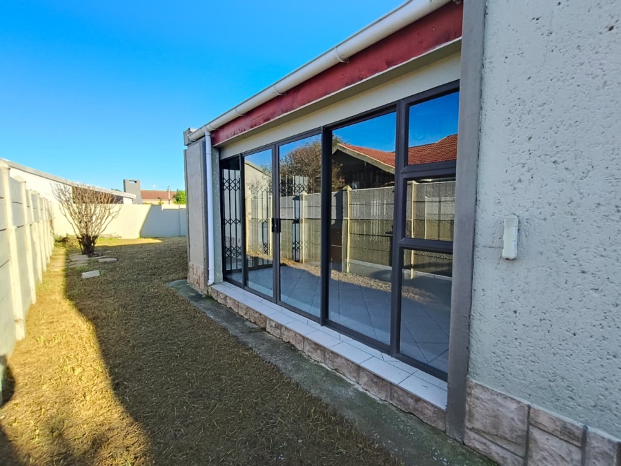 3 Bedroom Property for Sale in Wavecrest Eastern Cape